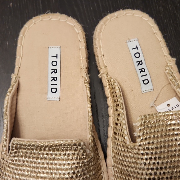 NWT Torrid Gold Espadrilles - Size 8.5 - Picture 4 of 4